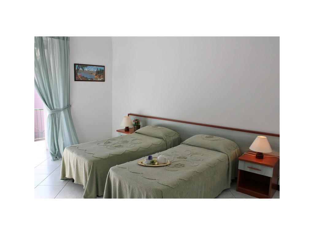 Appartamenti Mare Azzurro By Holiday World Albisola Superiore Cameră foto