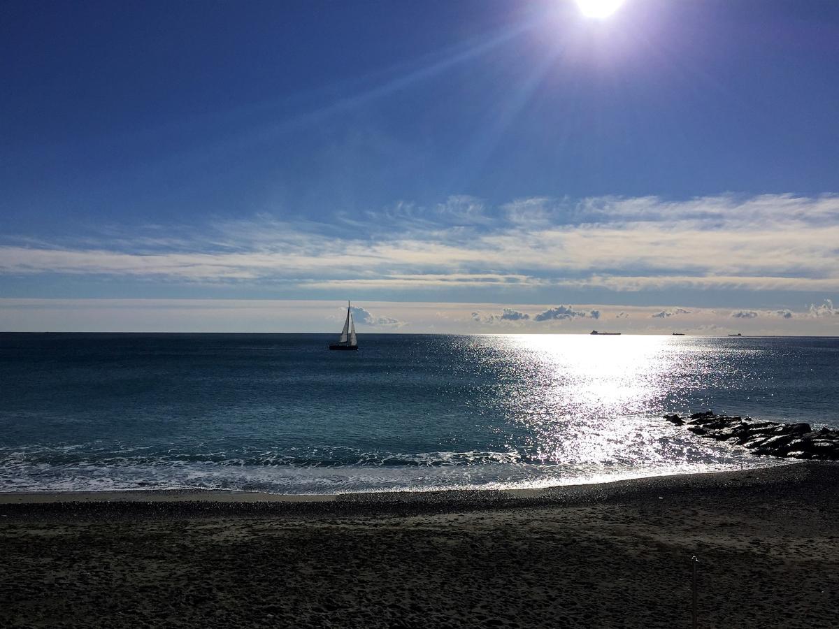 Appartamenti Mare Azzurro By Holiday World Albisola Superiore Exterior foto
